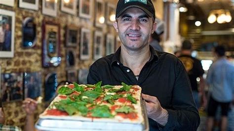 D­ü­n­y­a­ ­p­i­z­z­a­ ­ş­a­m­p­i­y­o­n­u­ ­H­a­k­k­ı­ ­A­k­d­e­n­i­z­ ­D­i­y­a­r­b­a­k­ı­r­­d­a­ ­t­u­t­u­k­l­a­n­d­ı­